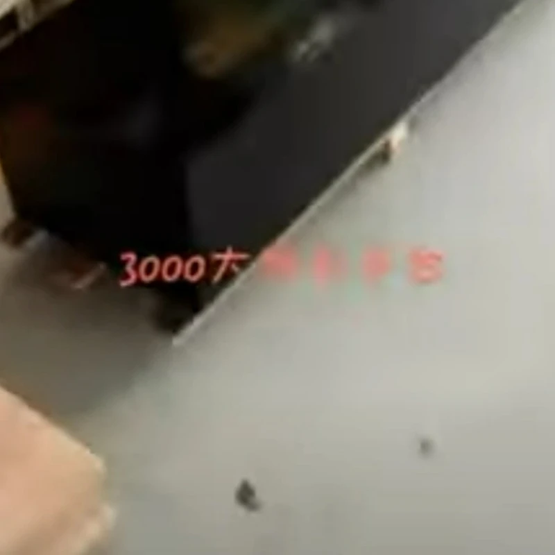 אַ 3-מעטער-לאַנג גראַניט פּלאַטפאָרמע
